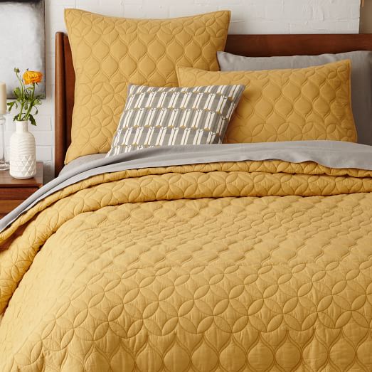 MidCentury Circlet Ogee Quilt + Shams Horseradish west elm